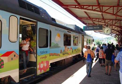 A nova tempada de ‘Galicia a todo tren’ realiza a primeira viaxe pola ruta do viño de Valdeorras-Ribeira Sacra